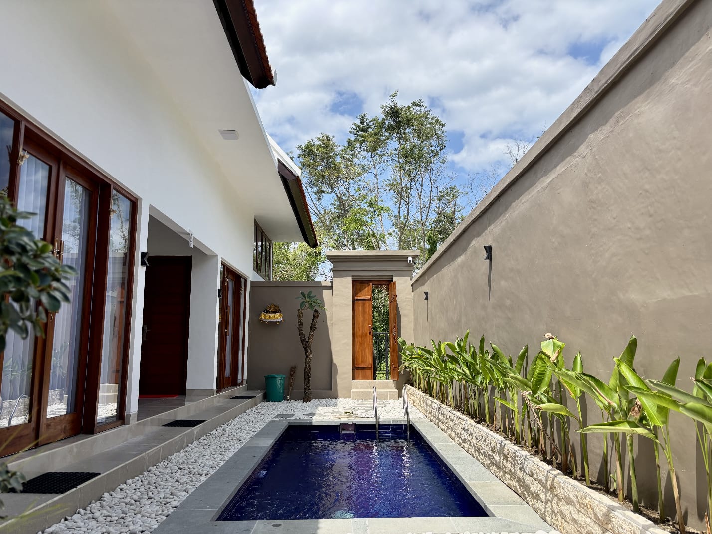 Two Made’s Kubu Villa
