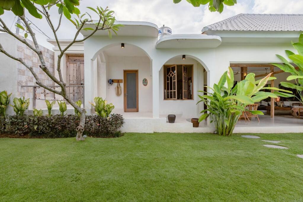 Tropical Villa Canggu Beach